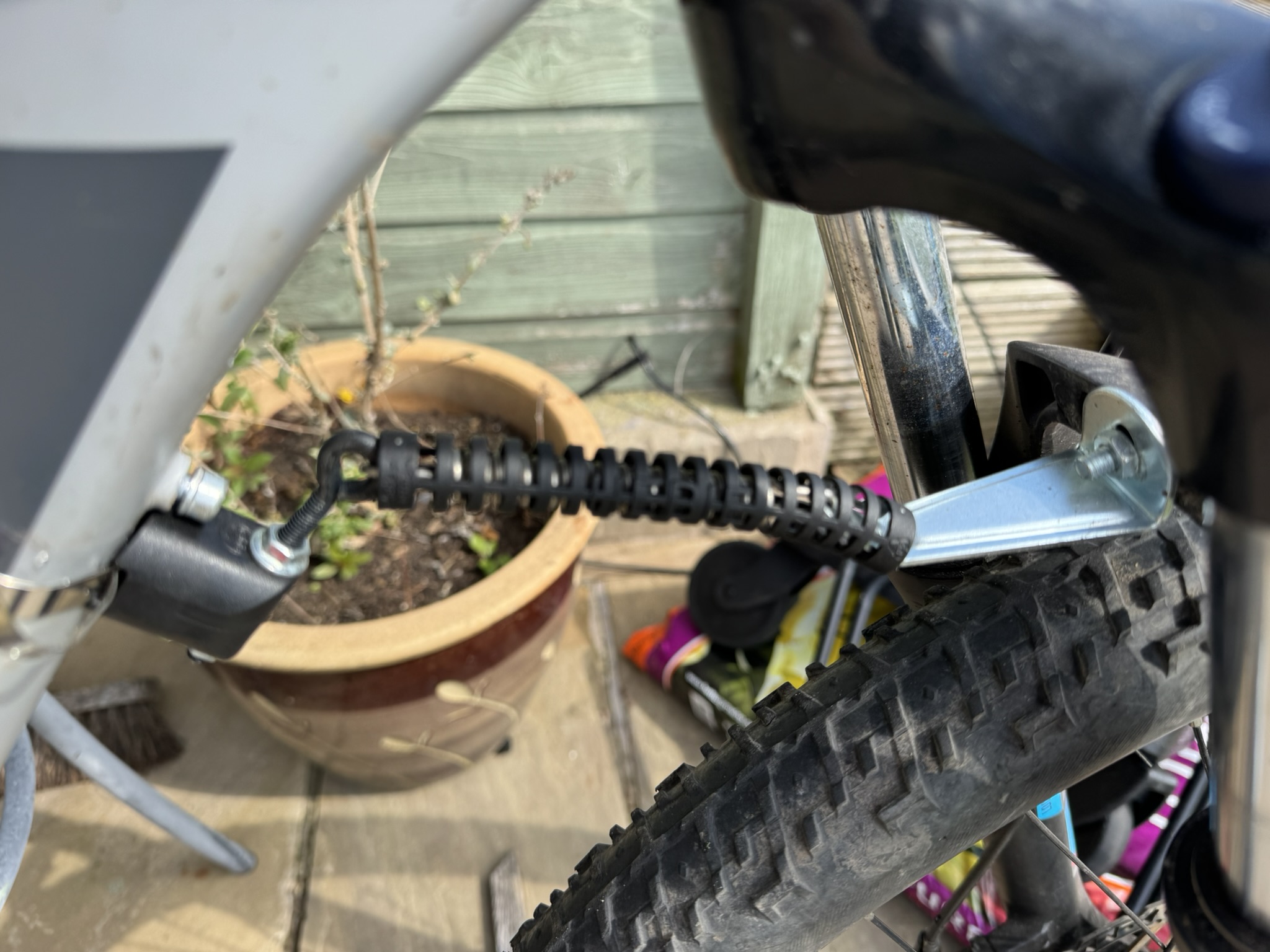 Hebie steering damper fitted to the Saracen